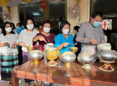 เข้าร่วมโครงการ “ผู้ว่าฯ พาแต่งไทย หิ้วปิ่นโตเข้าวัด ทำบุญ ... พารามิเตอร์รูปภาพ 1