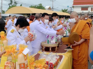 ร่วมพิธีเจริญพระพุทธมนต์และพิธีตักบาตร พระสงฆ์ 67 รูป ... พารามิเตอร์รูปภาพ 15