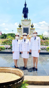 องคมนตรีเป็นผู้แทนพระองค์วางพวงมาลา ... พารามิเตอร์รูปภาพ 1