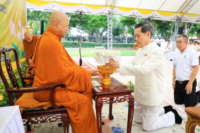 พิธีตักบาตรและบรรยายธรรม โครงการร้อยใจไทย ... พารามิเตอร์รูปภาพ 1