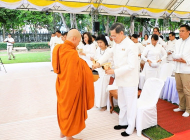 พิธีตักบาตรและบรรยายธรรม โครงการร้อยใจไทย ... พารามิเตอร์รูปภาพ 4