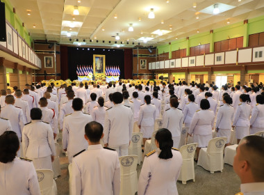 พิธีทำบุญตักบาตรถวายพระราชกุศล และพิธีวางพวงมาลา ... พารามิเตอร์รูปภาพ 3