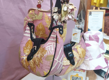 ร่วมพิธีเปิดงานการจัดงานโครงการ OTOP สร้างสุขสู่ชุมชน พารามิเตอร์รูปภาพ 7