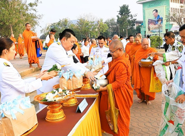 ร่วมพิธีทำบุญตักบาตรอุทิศถวายพระราชกุศลแด่ ... พารามิเตอร์รูปภาพ 4